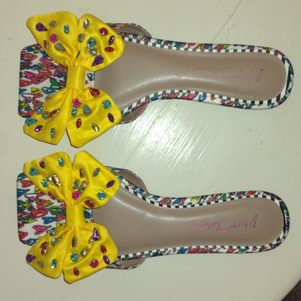 Betsey Johnson Daisyy-r Bright Multi jeweled bow sandals size 10